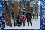 Семья в зимнем лесу